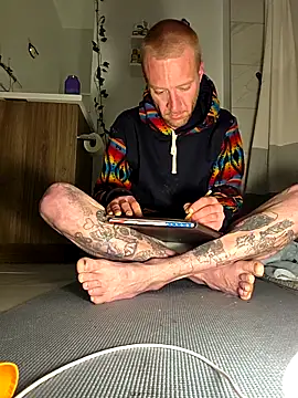 rawanduncut4u online show from April 9, 7:58 am