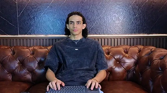 LucaAlessi online show from April 15, 2:17 pm