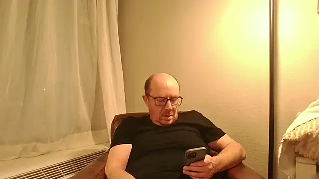 CallumBee online show from April 12, 10:38 am