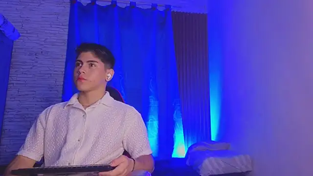 josethariaz25 online show from July 15, 11:50 am