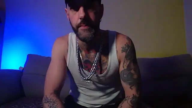 Snapshot of DuroHustler chatting on May 5, 8:31 pm DuroHustler online show from May 5, 8:31 pm