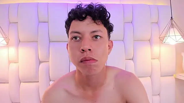 WillEscobar online show from April 29, 2:00 pm