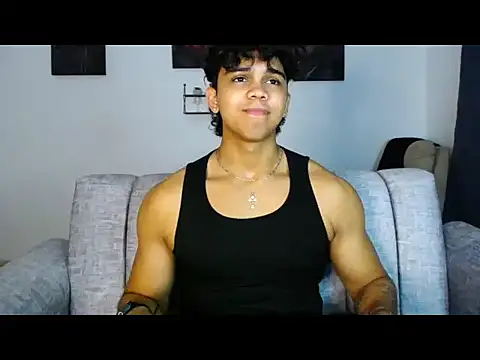 noahprada online show from May 26, 3:46 am