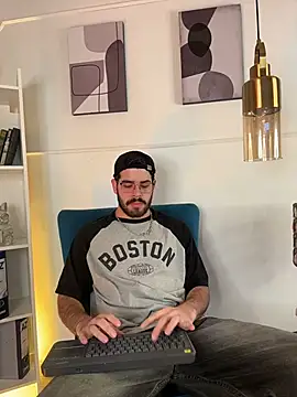 DomBoy  online show from July 8, 7:51 pm