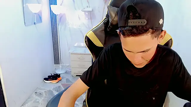sombra 18 online show from July 5, 3:32 am