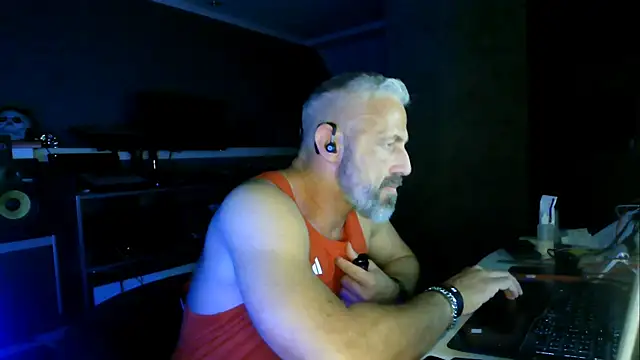 chic0 77 online show from May 7, 4:12 am