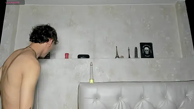 ESTEFAN HILLS online show from June 2, 10:44 pm