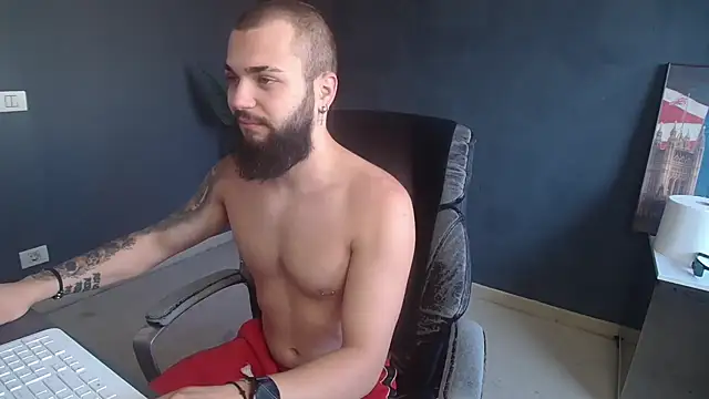 OscarWillss online show from June 25, 4:48 am