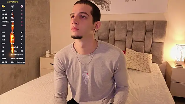 isaacblaze  online show from May 31, 4:46 am