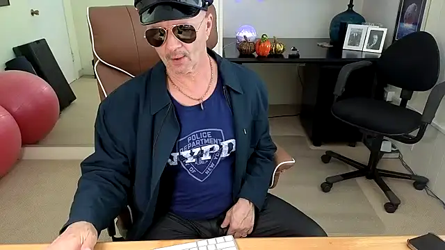 hotdadbod online show from October 31, 8:45 pm