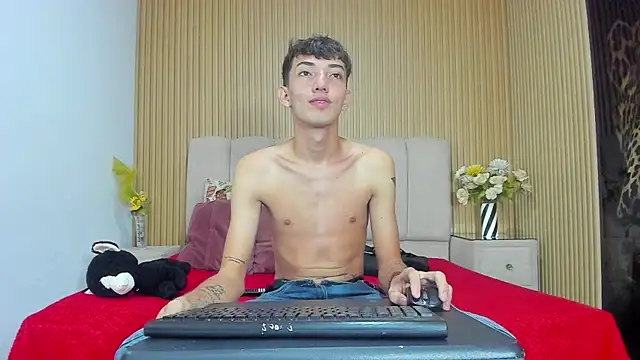 MichaelVasquex online show from June 2, 12:17 pm