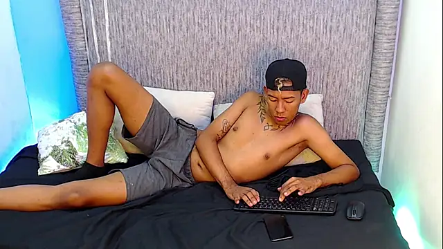 Taylerr 18 online show from May 22, 8:58 pm