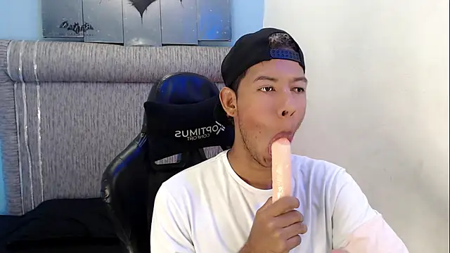 Taylerr 18 online show from June 1, 12:16 pm