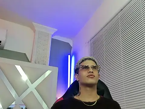 dominic connor online show from June 3, 3:41 am