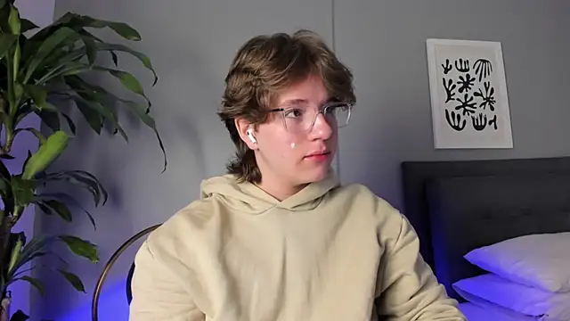 LucasMoraless online show from June 2, 2:40 pm