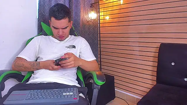 Brandoncrew online show from May 25, 7:42 pm
