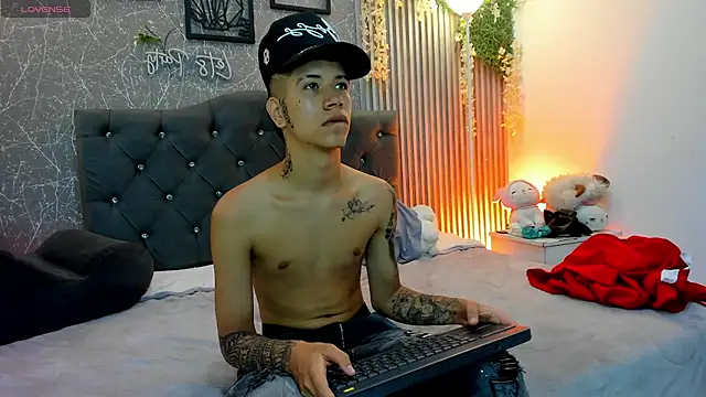 milosexy  online show from May 25, 2:12 pm