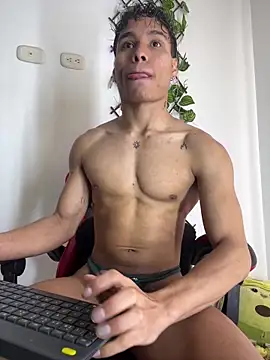 NelModel1 online show from May 29, 1:43 pm