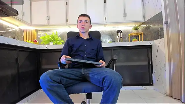 Thiiago twink online show from June 3, 1:18 am