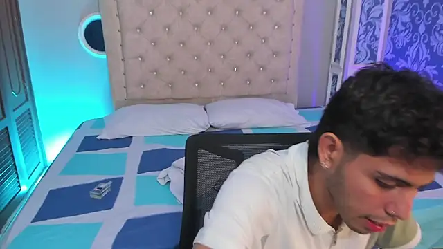 hunterwest06 online show from May 23, 3:01 am