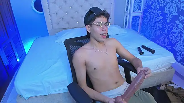 hunterwest06 online show from May 29, 3:49 am