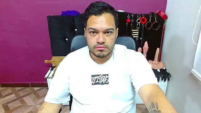 -AlejandroT- online show from May 28, 4:43 am