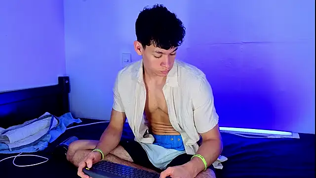 Luke Muscle online show from May 26, 3:19 pm
