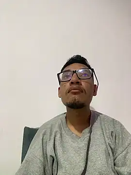 Guillermo26j online show from May 31, 11:38 pm