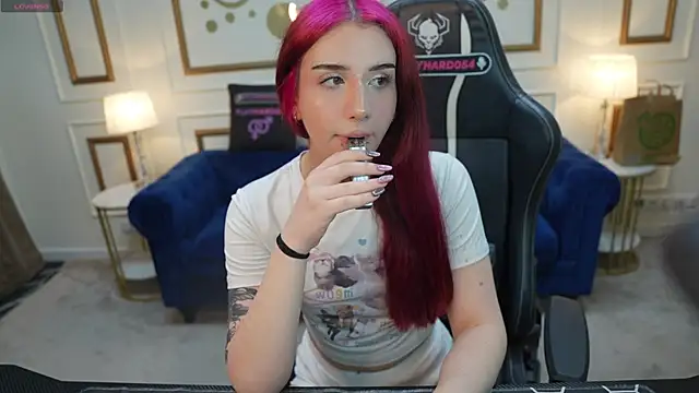 Sweet Lili054 online show from June 5, 3:18 pm