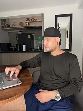 JuanY David online show from July 16, 10:28 pm