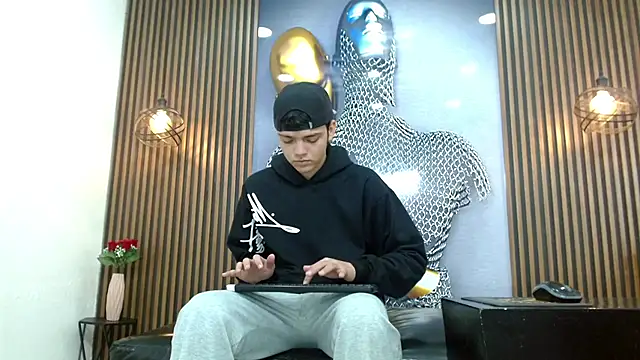 AlejoBussnek online show from July 28, 2:24 pm