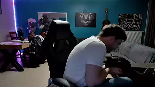 tom sauwer online show from December 4, 1:47 am