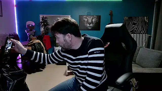 tom sauwer online show from December 11, 8:38 pm