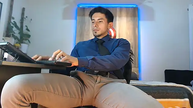 Andrew 4  online show from February 18, 1:59 am