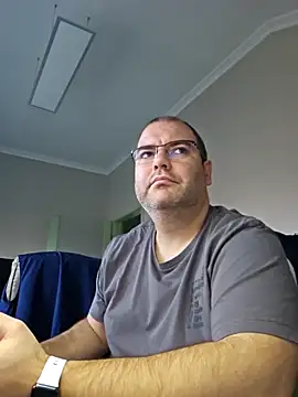 Andrew1900529 online show from December 18, 7:26 am