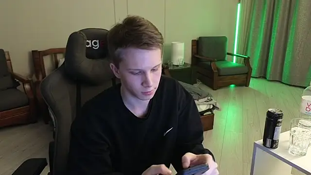 arlekincrop online show from February 27, 3:37 pm