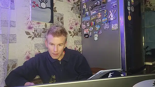 Vuitton online show from January 18, 12:23 am