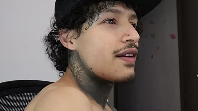 trieone online show from March 9, 2:05 am