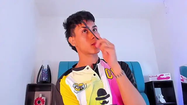 Snapshot of AlanNaughty chatting on January 15, 10:06 am AlanNaughty online show from January 15, 10:06 am