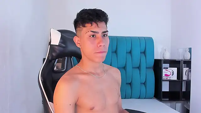 Snapshot of AlanNaughty chatting on February 24, 8:36 pm AlanNaughty online show from February 24, 8:36 pm