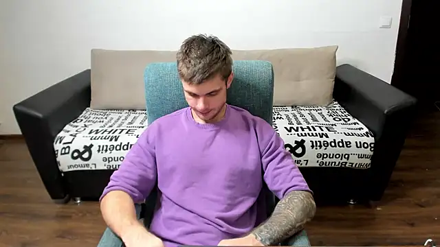 maks wolfis online show from December 13, 11:17 pm