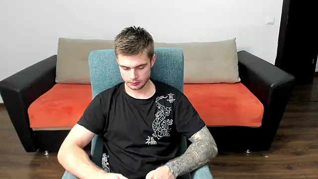 maks wolfis online show from December 6, 12:23 am