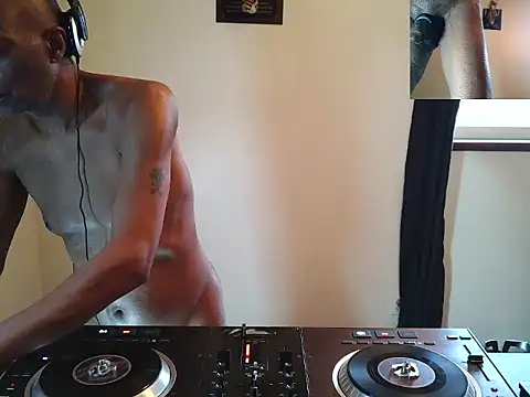 longdick4you8686 online show from March 7, 8:17 pm