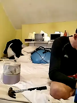 Snapshot of londonfuckwhore chatting on December 23, 6:58 pm londonfuckwhore online show from December 23, 6:58 pm