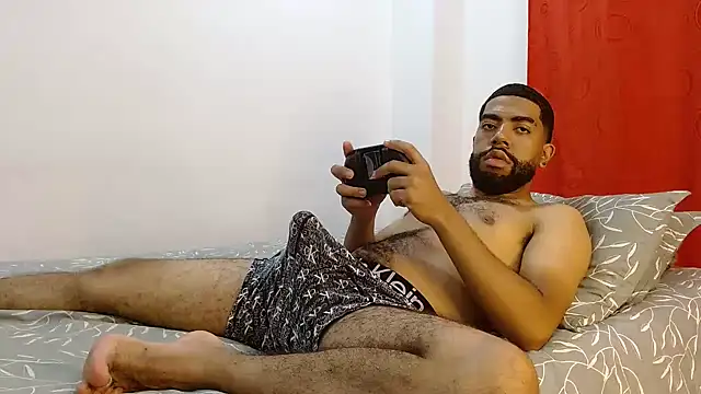 Snapshot of Aroon_Stonne chatting on December 16, 3:08 am Aroon Stonne online show from December 16, 3:08 am