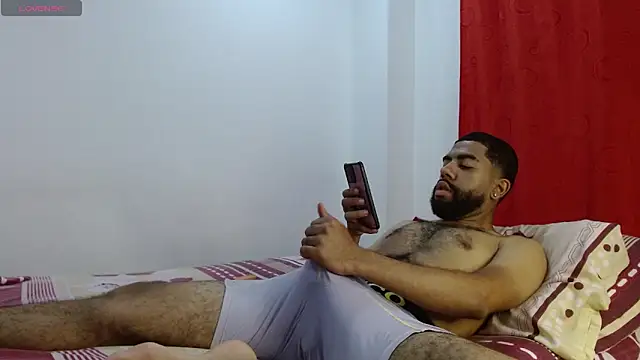 Snapshot of Aroon_Stonne chatting on January 16, 1:58 am Aroon Stonne online show from January 16, 1:58 am