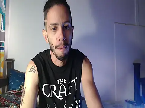 Snapshot of alisterxxx chatting on October 15, 11:07 am alisterxxx online show from October 15, 11:07 am