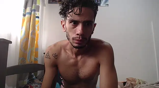 Snapshot of alisterxxx chatting on February 17, 2:15 pm alisterxxx online show from February 17, 2:15 pm