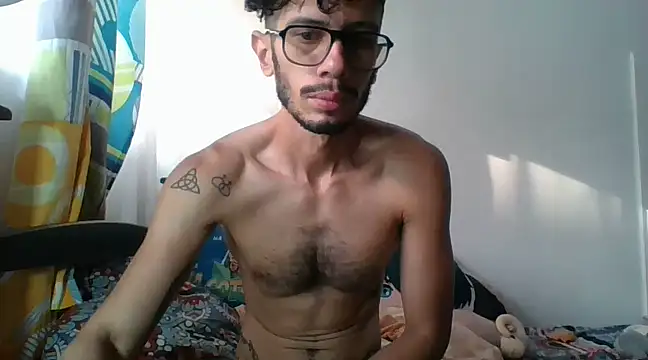 Snapshot of alisterxxx chatting on January 13, 12:24 pm alisterxxx online show from January 13, 12:24 pm