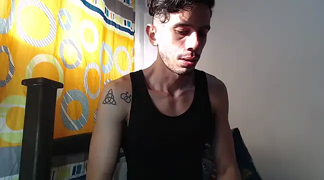 Snapshot of alisterxxx chatting on February 7, 12:39 pm alisterxxx online show from February 7, 12:39 pm